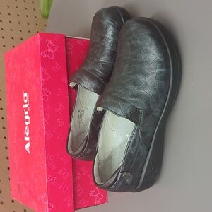 Alegria Keli Sketchy nursing shoe